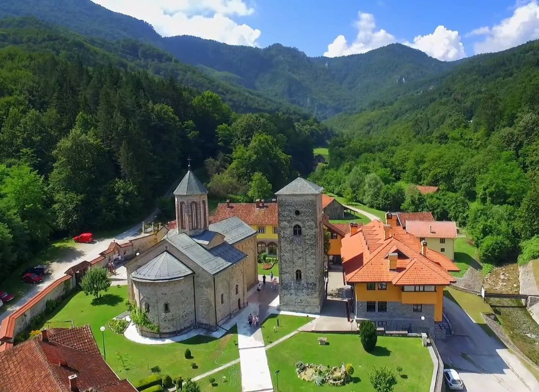 manastir rača snimljen iz drona